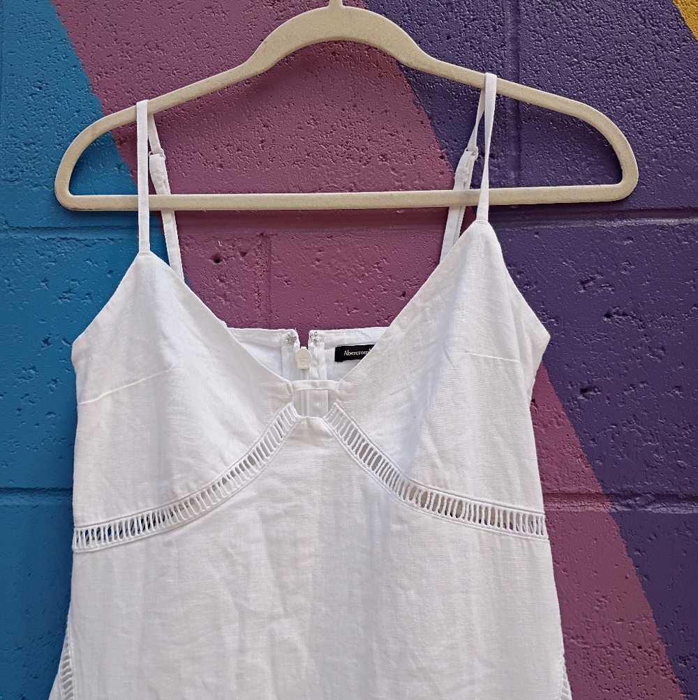 Abercrombie & Fitch White Maxi Dress with Front Keyhole - Picture 6 of 13